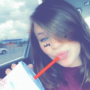 Meet your Posher, Alyssa